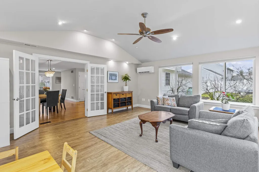 7 Sousa Boulevard Hudson NH 03051