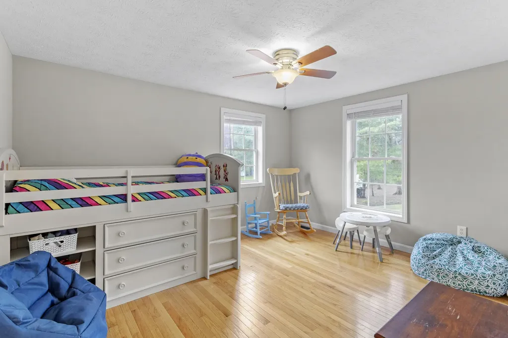 7 Sousa Boulevard Hudson NH 03051