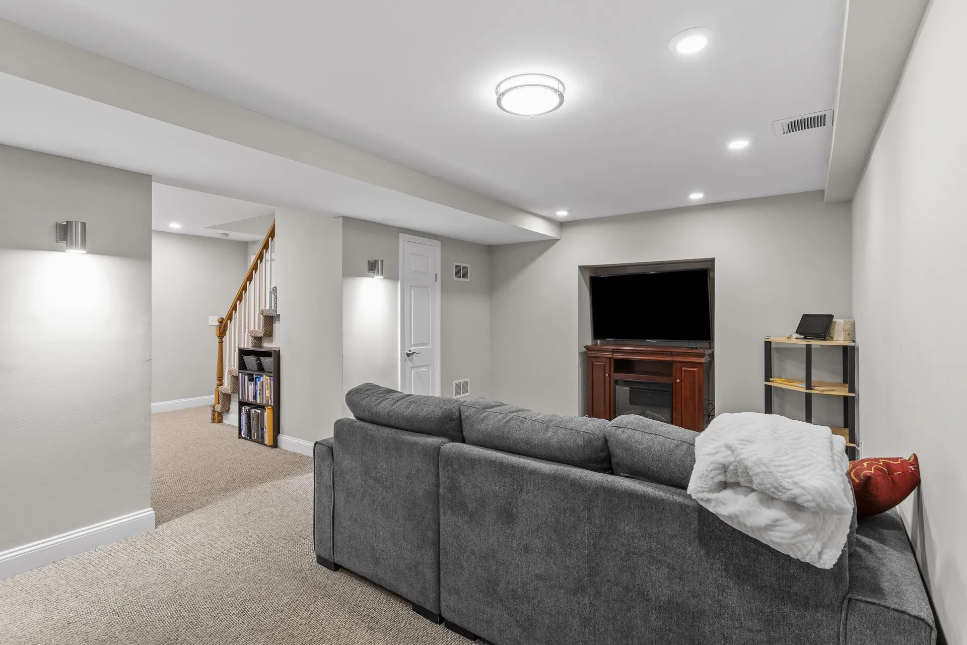 7 Sousa Boulevard Hudson NH 03051