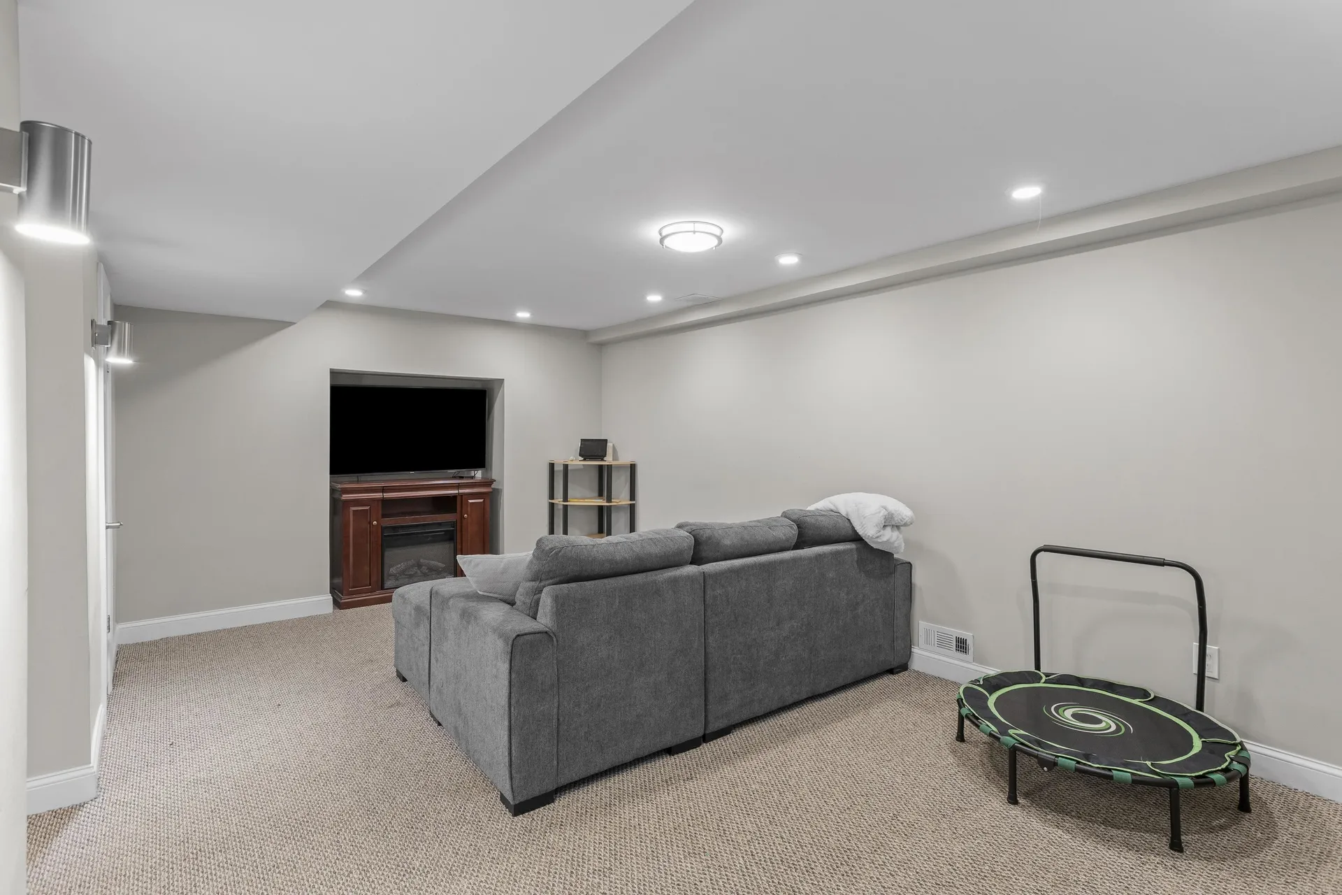 7 Sousa Boulevard Hudson NH 03051