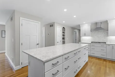 7 Sousa Boulevard Hudson NH 03051