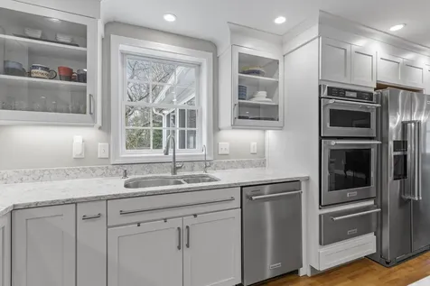 7 Sousa Boulevard Hudson NH 03051