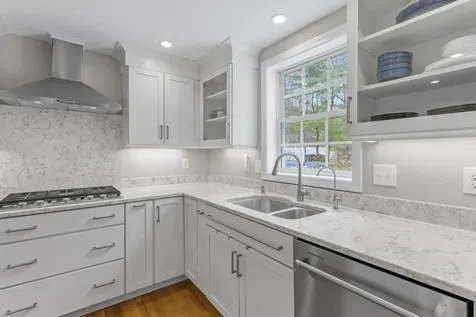 7 Sousa Boulevard Hudson NH 03051