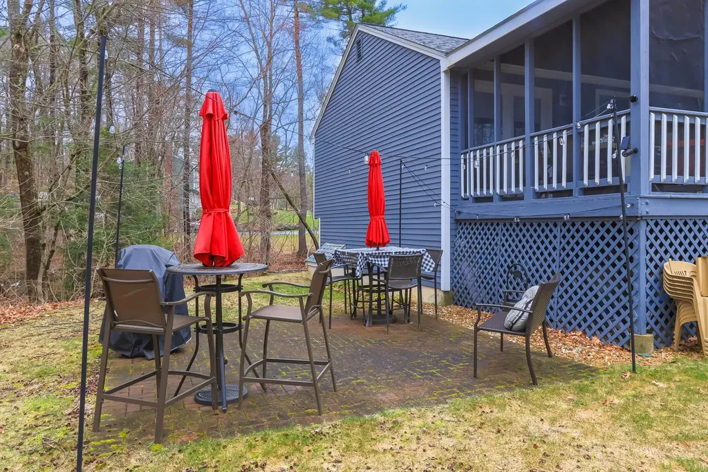 14 Settlers Lane Derry NH 03038