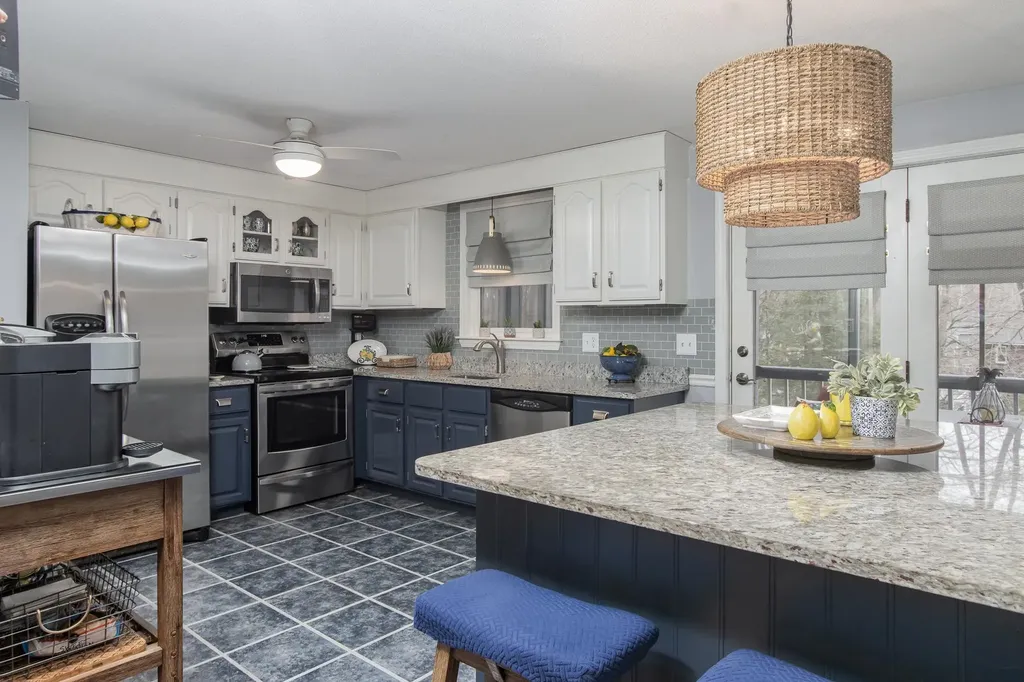 14 Settlers Lane Derry NH 03038