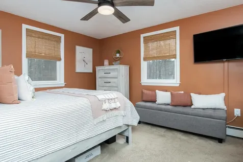 14 Settlers Lane Derry NH 03038