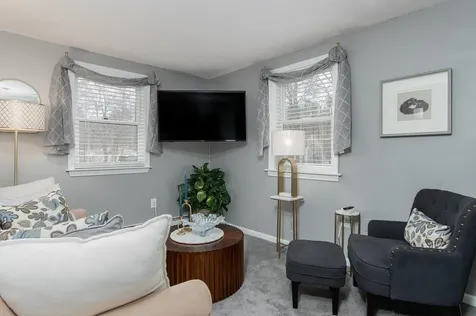 14 Settlers Lane Derry NH 03038