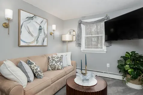 14 Settlers Lane Derry NH 03038