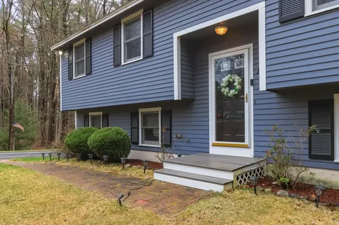 14 Settlers Lane Derry NH 03038