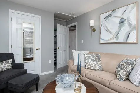 14 Settlers Lane Derry NH 03038