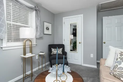 14 Settlers Lane Derry NH 03038