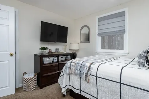 14 Settlers Lane Derry NH 03038