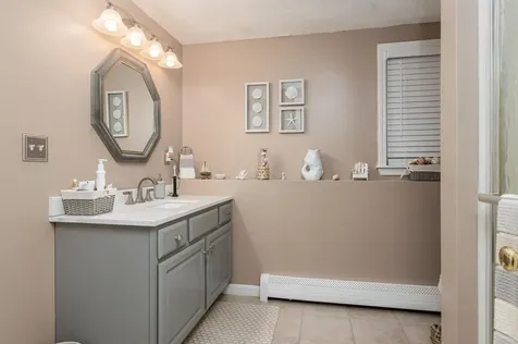 14 Settlers Lane Derry NH 03038