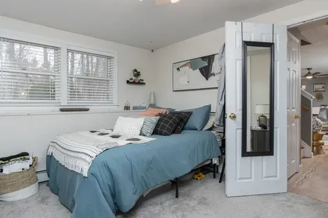 14 Settlers Lane Derry NH 03038