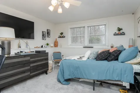 14 Settlers Lane Derry NH 03038