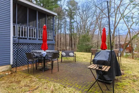 14 Settlers Lane Derry NH 03038