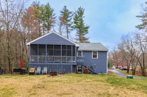 14 Settlers Lane Derry NH 03038