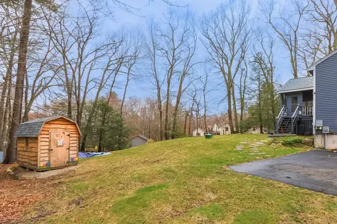 14 Settlers Lane Derry NH 03038