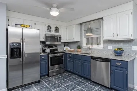 14 Settlers Lane Derry NH 03038