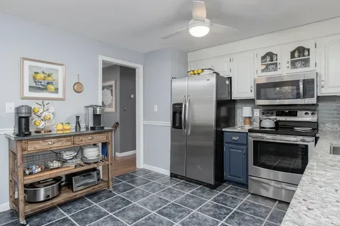 14 Settlers Lane Derry NH 03038