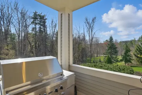 7 Champagne Terrace Bedford NH 03110
