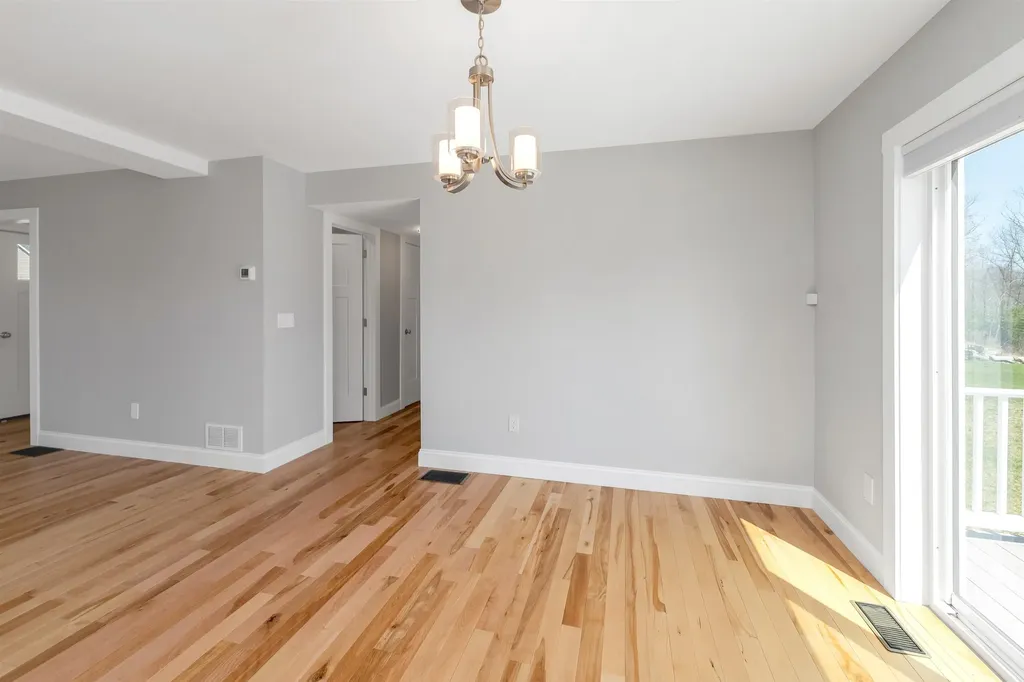 59 Clover Lane Londonderry NH 03053