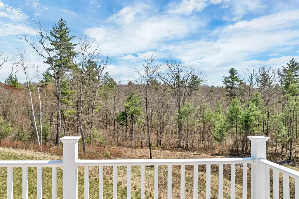 59 Clover Lane Londonderry NH 03053