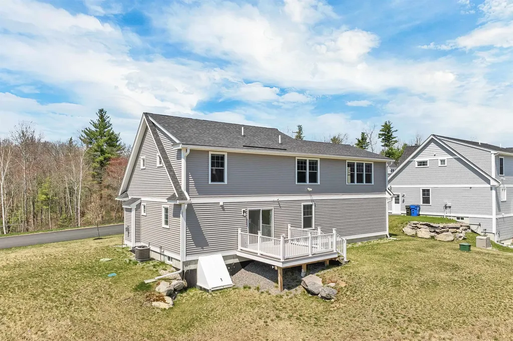 59 Clover Lane Londonderry NH 03053