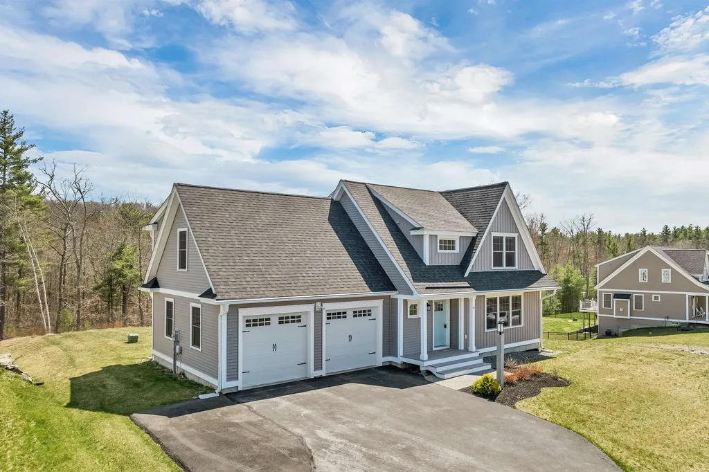 59 Clover Lane Londonderry NH 03053