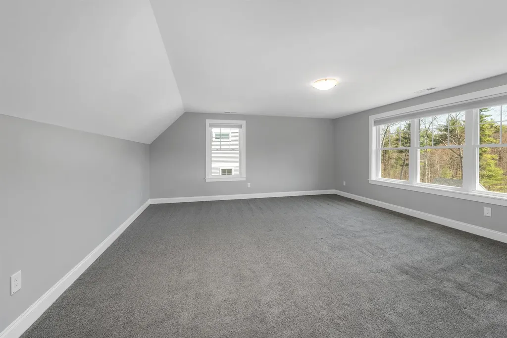 59 Clover Lane Londonderry NH 03053