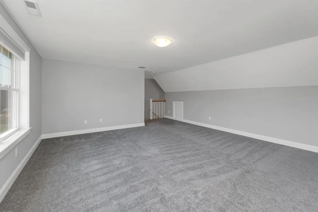 59 Clover Lane Londonderry NH 03053