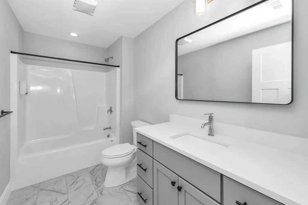 59 Clover Lane Londonderry NH 03053