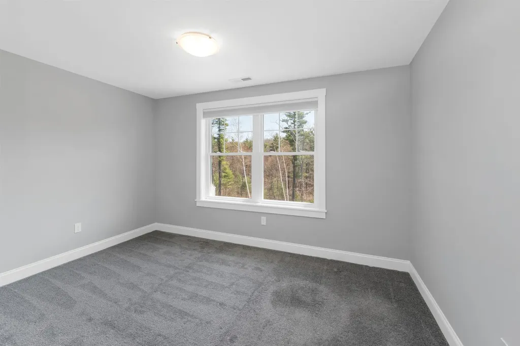 59 Clover Lane Londonderry NH 03053