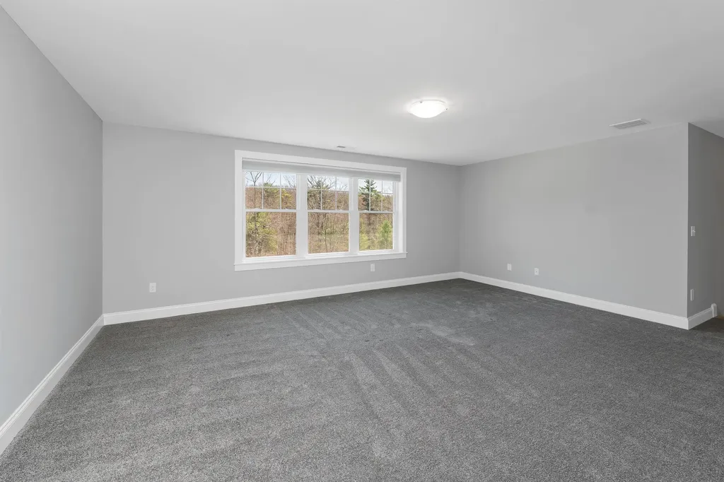 59 Clover Lane Londonderry NH 03053