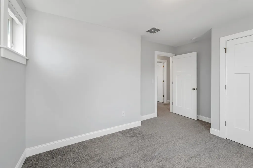 59 Clover Lane Londonderry NH 03053