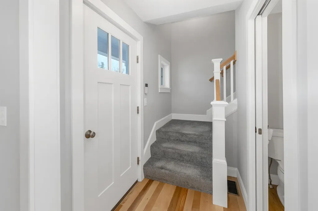 59 Clover Lane Londonderry NH 03053