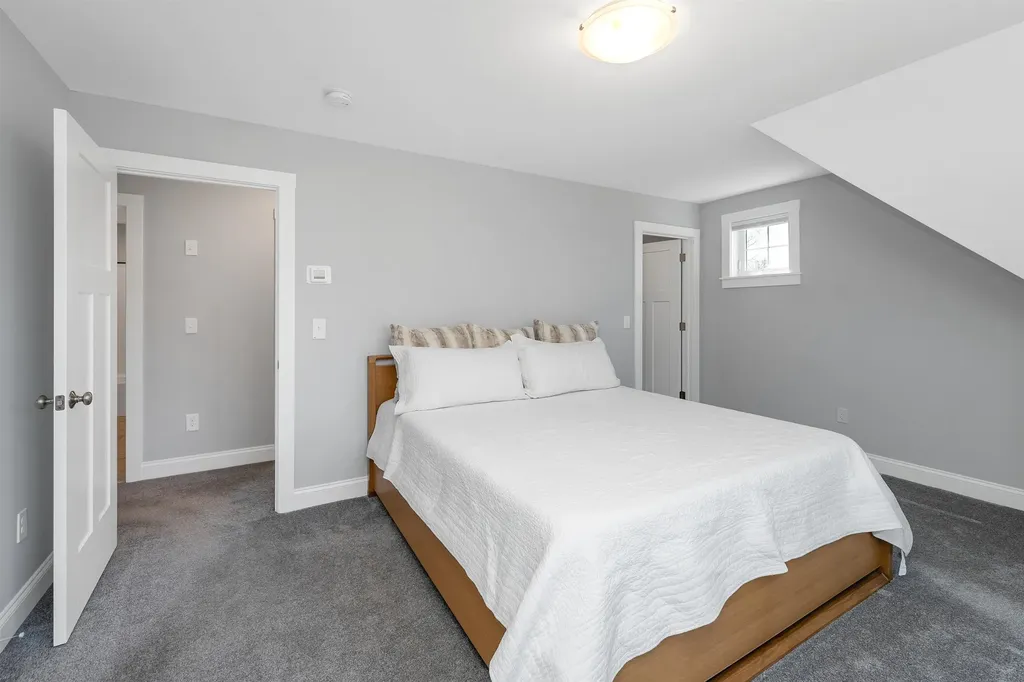 59 Clover Lane Londonderry NH 03053