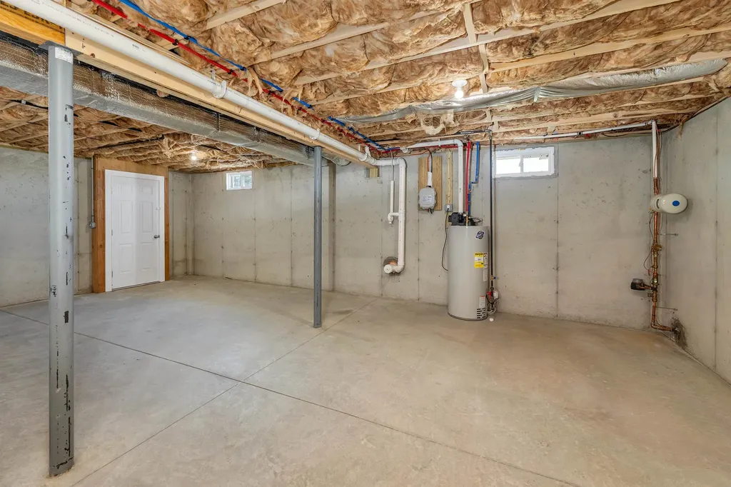 59 Clover Lane Londonderry NH 03053