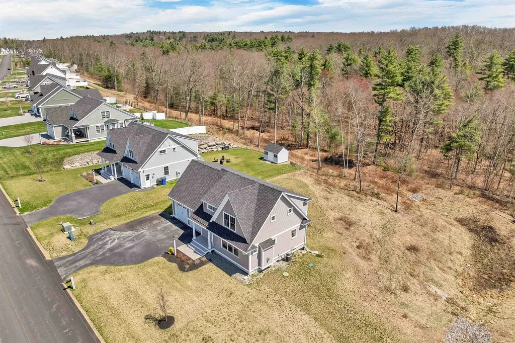 59 Clover Lane Londonderry NH 03053