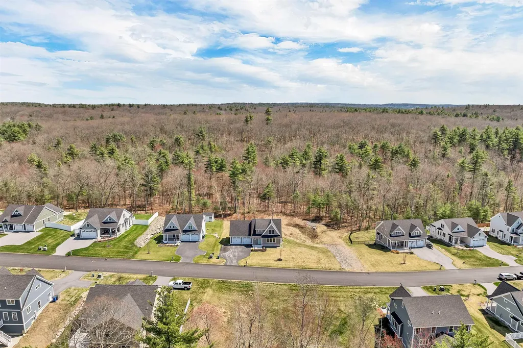 59 Clover Lane Londonderry NH 03053