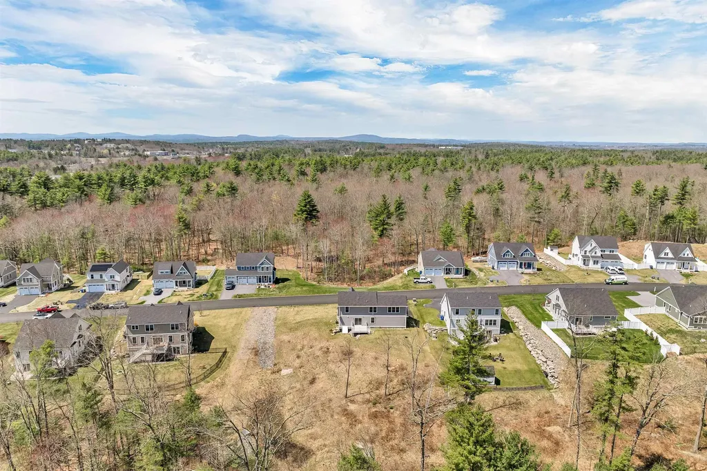 59 Clover Lane Londonderry NH 03053