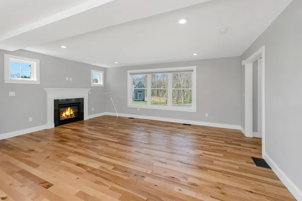 59 Clover Lane Londonderry NH 03053