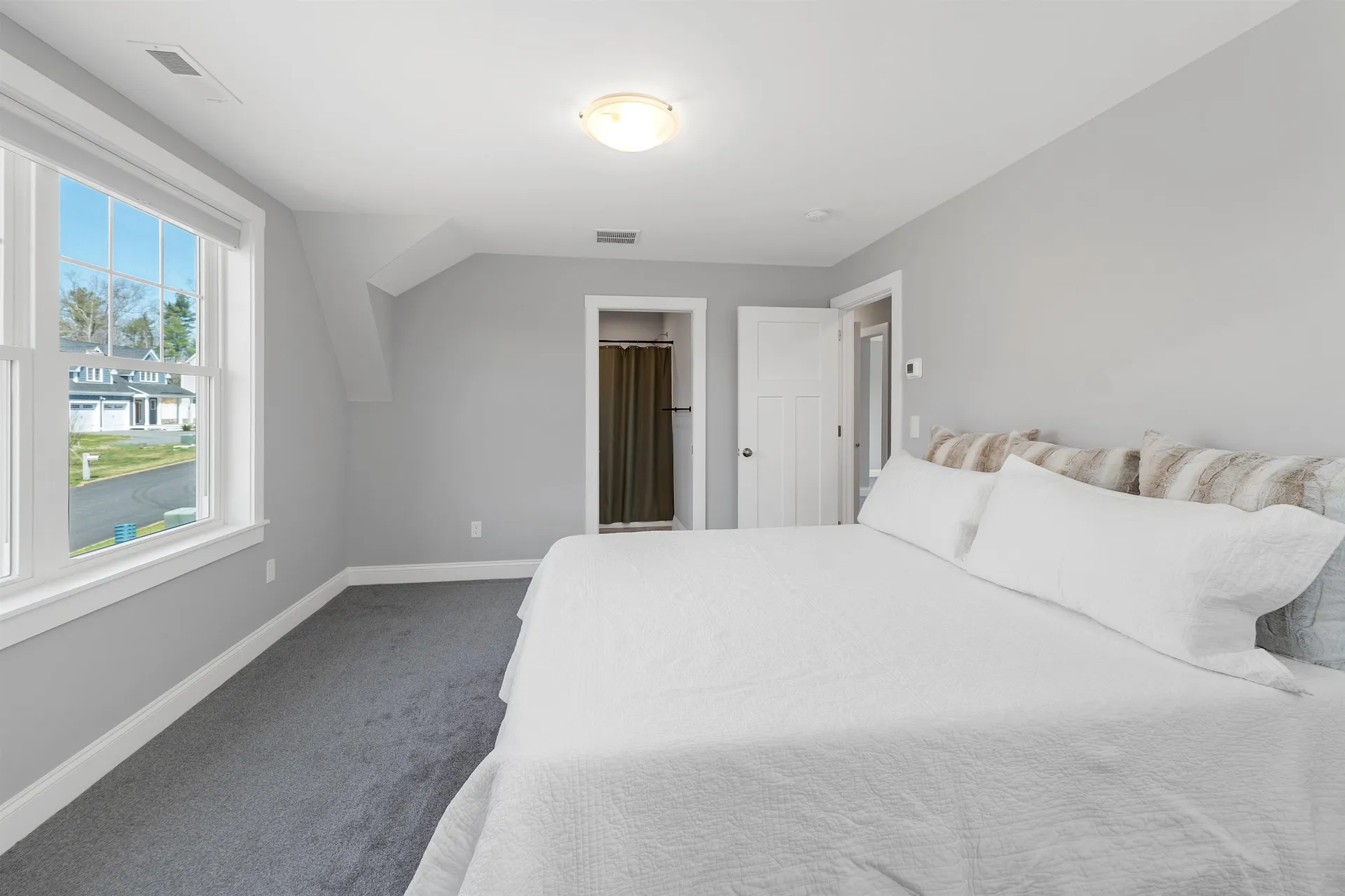 59 Clover Lane Londonderry NH 03053