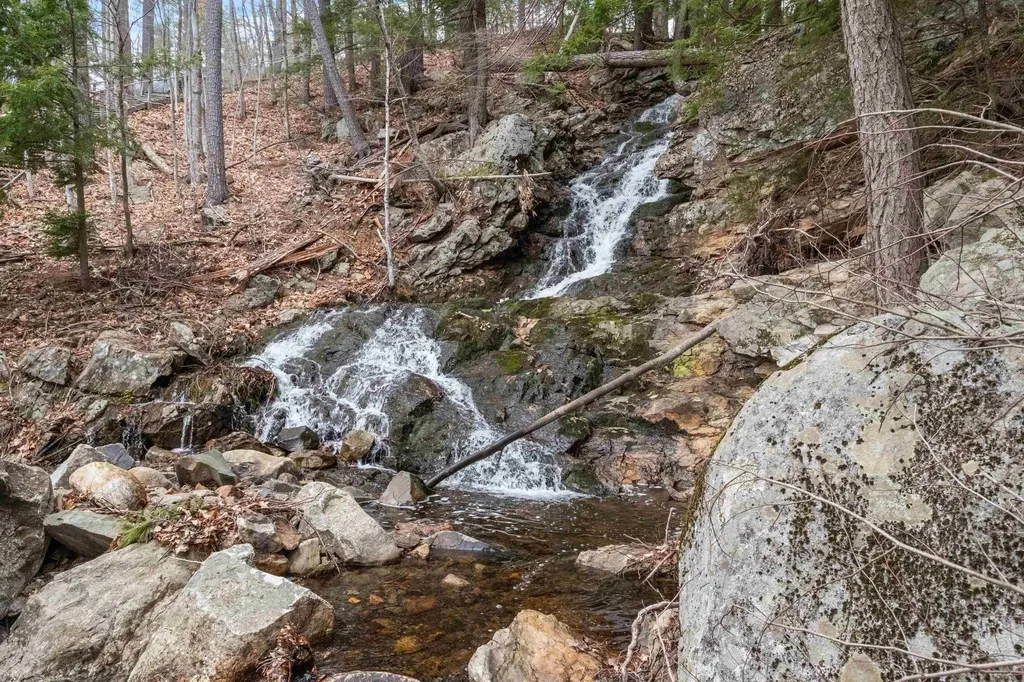 21 Silver Cascade Way Alton NH 03810