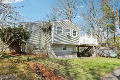 8 Brian Avenue Salem NH 03079