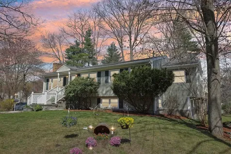 8 Brian Avenue Salem NH 03079