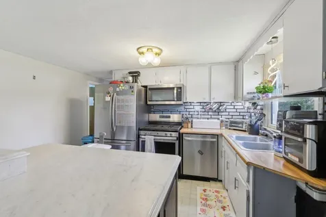 8 Brian Avenue Salem NH 03079