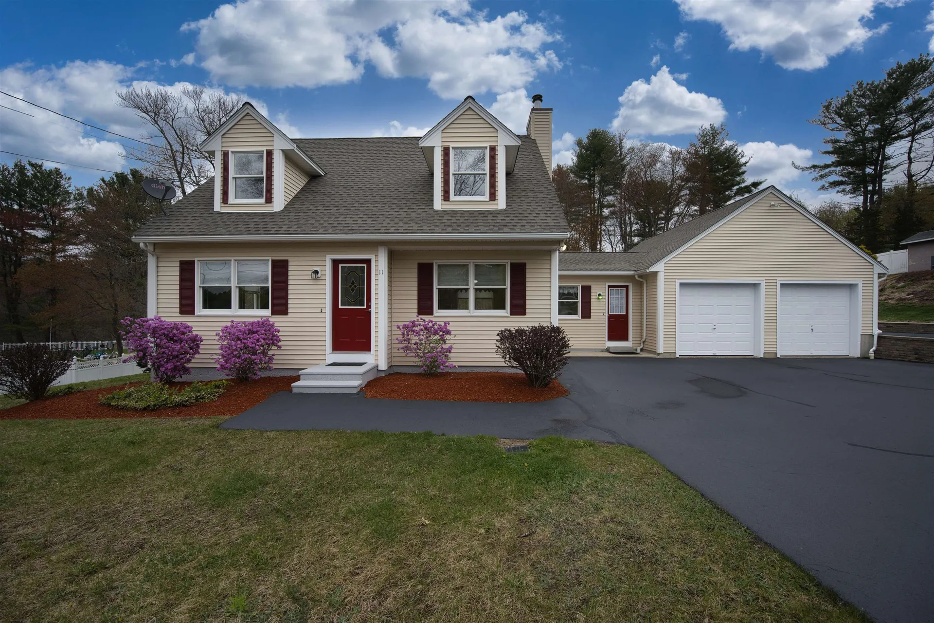 11 Loretta Avenue Pelham NH 01876-3493