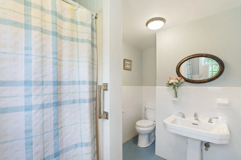 19 Grimes Hill Road Newfane VT 05345