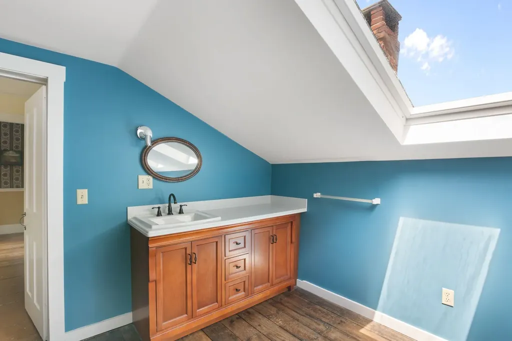 19 Grimes Hill Road Newfane VT 05345